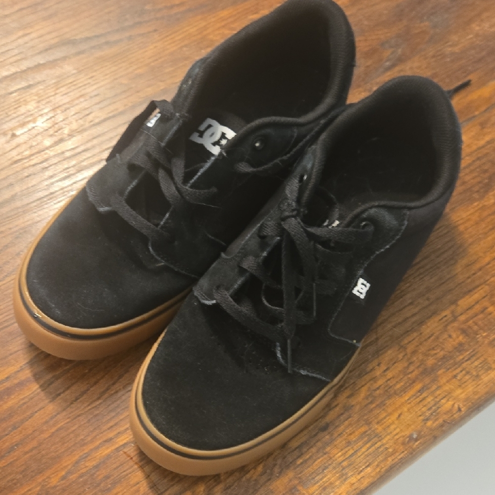 DC Men's Black Suede Skate Sneakers with Gum Outsole